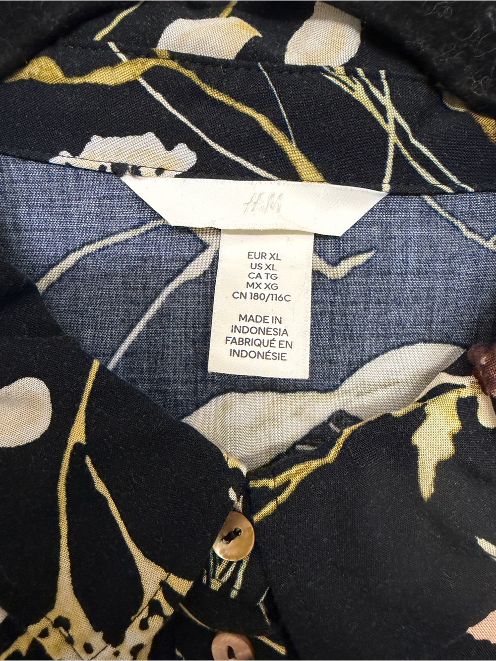H&M Maxi Dress Dark Florals Short Sleeve Mother of Pearl Buttons - Picture 3 of 5